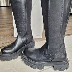 NWOT STEVE MADDEN Wayde Black Leather Upper Womens Boots Sz 8